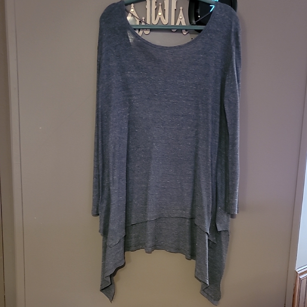 We The Free Gray and Blue Tunic Top